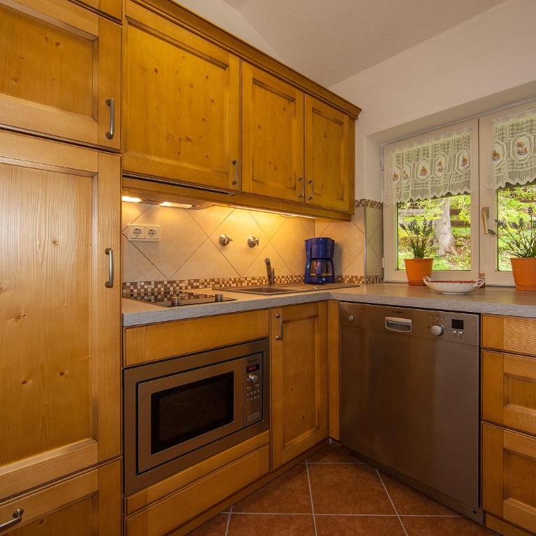 Gästehaus Lärchenhang mit Hallenbad & Sauna - Suite mit Balkon - 8