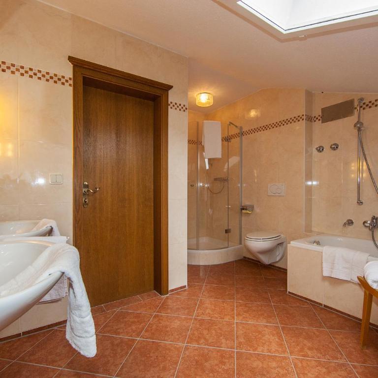 Gästehaus Lärchenhang mit Hallenbad & Sauna - Suite mit Balkon - 1