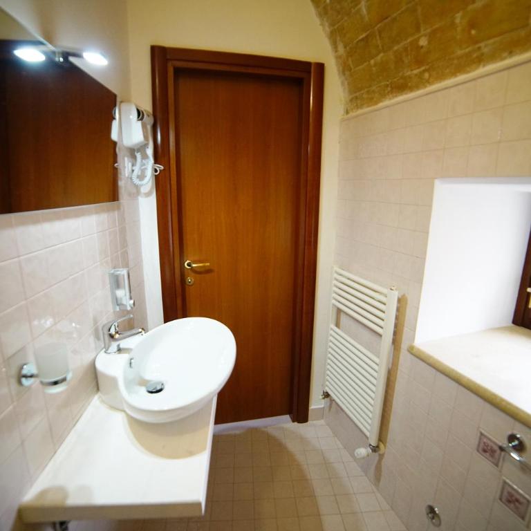 L' Infinito dei Sassi - Deluxe Double or Twin Room with City View - 19