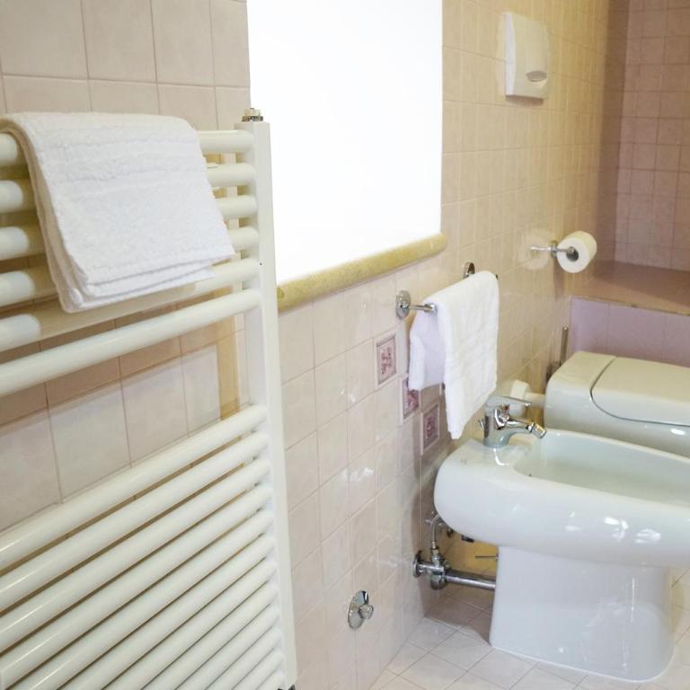 L' Infinito dei Sassi - Deluxe Double or Twin Room with City View - 16