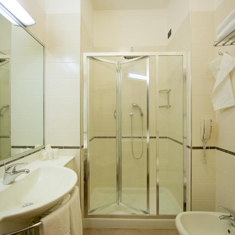 Best Western Hotel Luxor - Classic Queen Room - 7