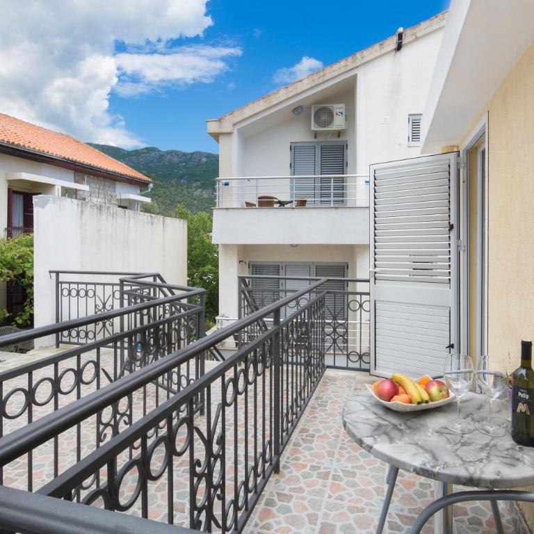 Vila Hortenzija - Apartment with Balcony - 4