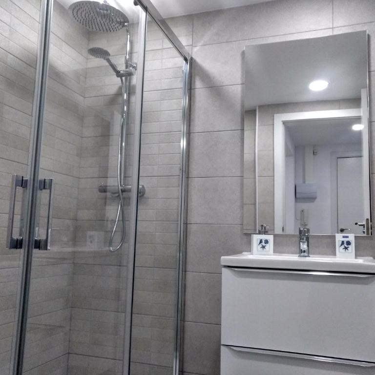Luxury CAP SALOU with POOL & BARBECUE & WIFI - Two-Bedroom Apartment - 15