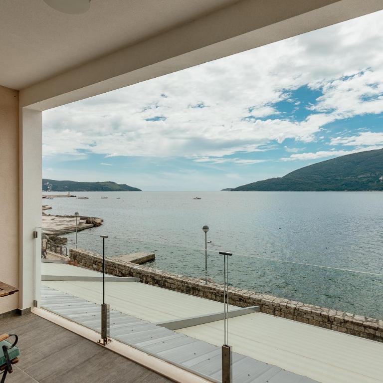 Apartments Joy - Studio Apartment with Sea View - 10