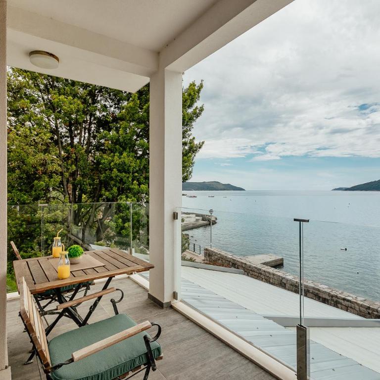 Apartments Joy - Studio Apartment with Sea View - 14