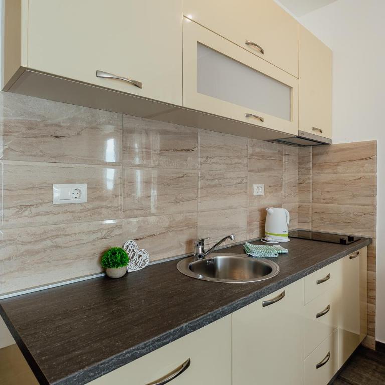 Apartments Joy - Studio Apartment with Sea View - 25