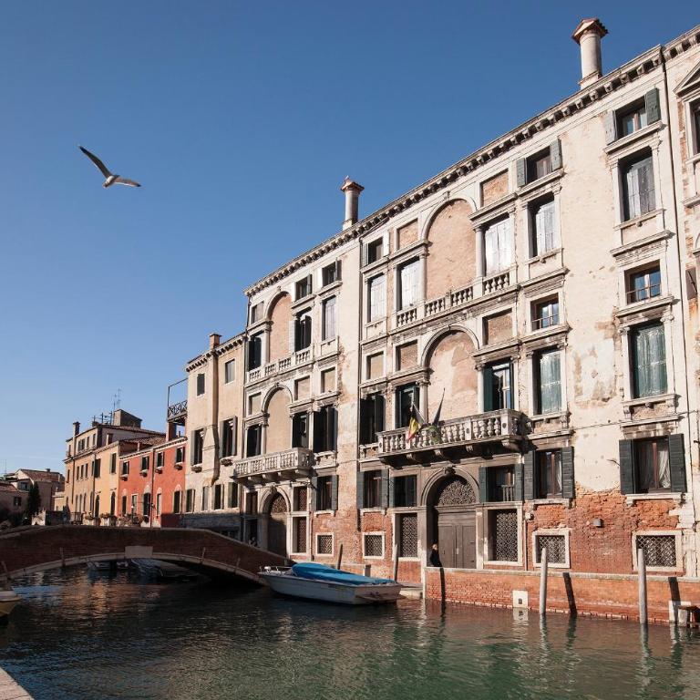 Appartamenti inside Palazzo Foscarini - King Apartment with Balcony - 4