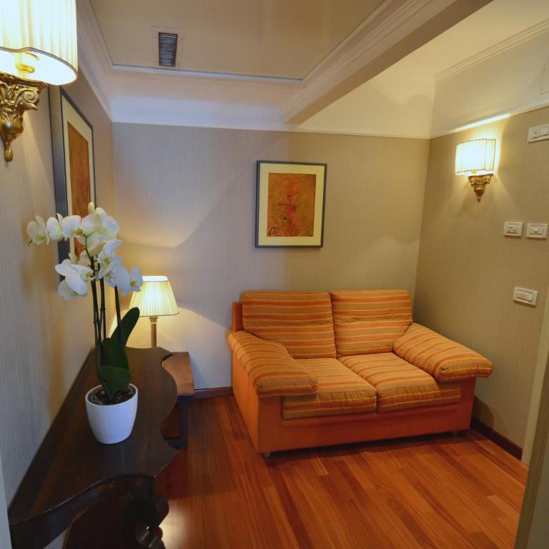 Astoria Hotel Italia - Junior Suite - 7