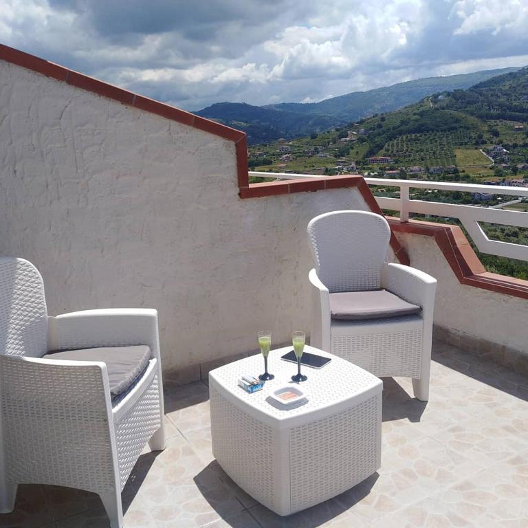 Villa Milena - Camera Matrimoniale Deluxe con Balcone e Vista Mare - 13