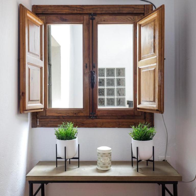 Urban Suites Granada - Apartment with Balcony - 6