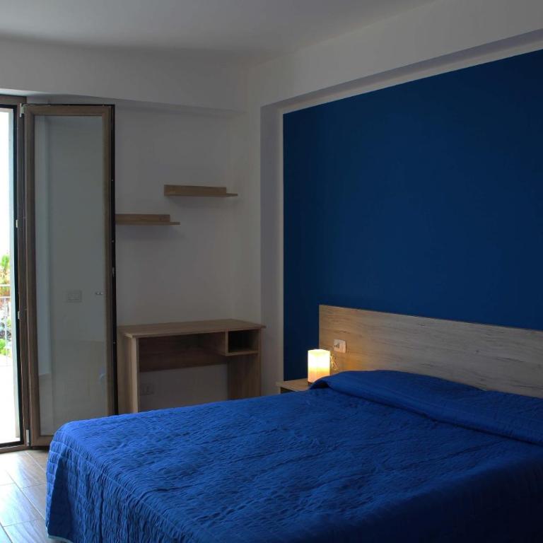 Bed Ponente - Deluxe Doppel-/Zweibettzimmer mit Meerblick - 2