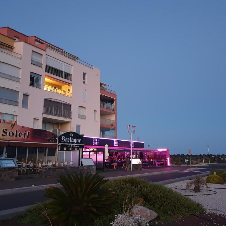 Résidence de standing la Pêcherie Spacieux T3 comme un cocon familial vue mer et sur l'avant port Sur le bout du bout de Cap d'Agde seule cap en Occitanie - Apartment with Sea View - 69