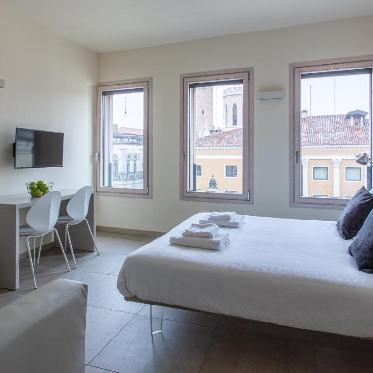 Erïk Langer Pedrocchi Suites - Monolocale Deluxe con Vista - 1