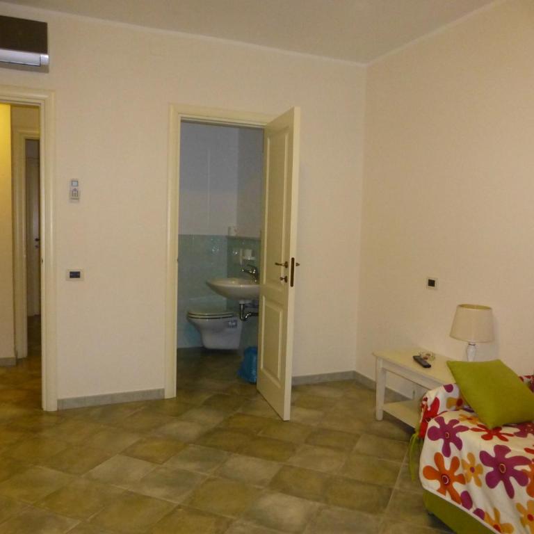 Hotel Celeste - Camera Matrimoniale Deluxe con Doccia - 4
