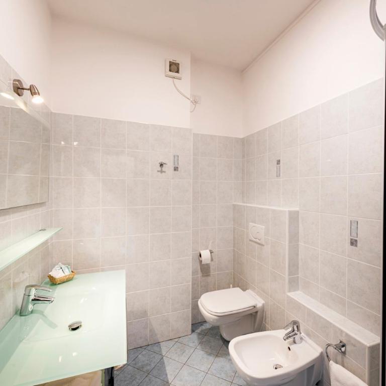 Hotel Argegno - Camera Matrimoniale/Doppia con Letti Singoli con Balcone e Vista Lago - 7