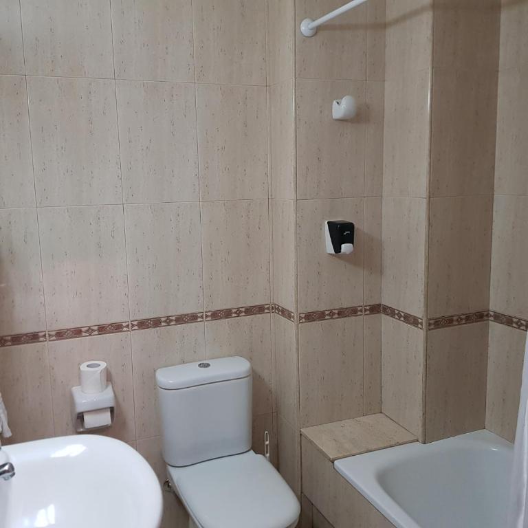 Hostal Mary - ADULTS ONLY 18 AND UP - Habitación Triple Estándar - 1