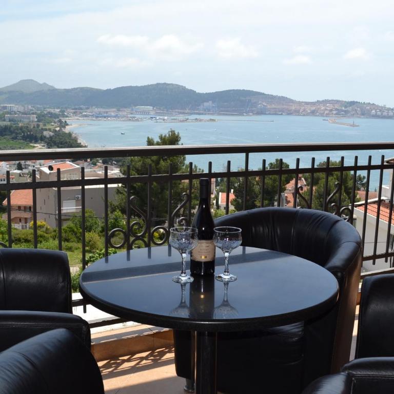 Apartments Milosevic - Apartment with Sea View - 1