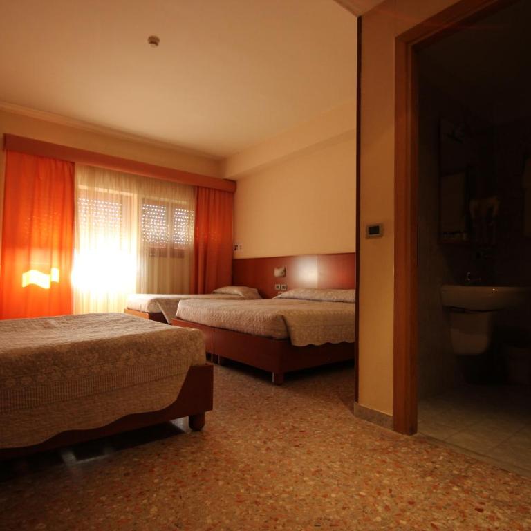 Hotel Oasi Dei Discepoli - Camera Quadrupla Standard - 2