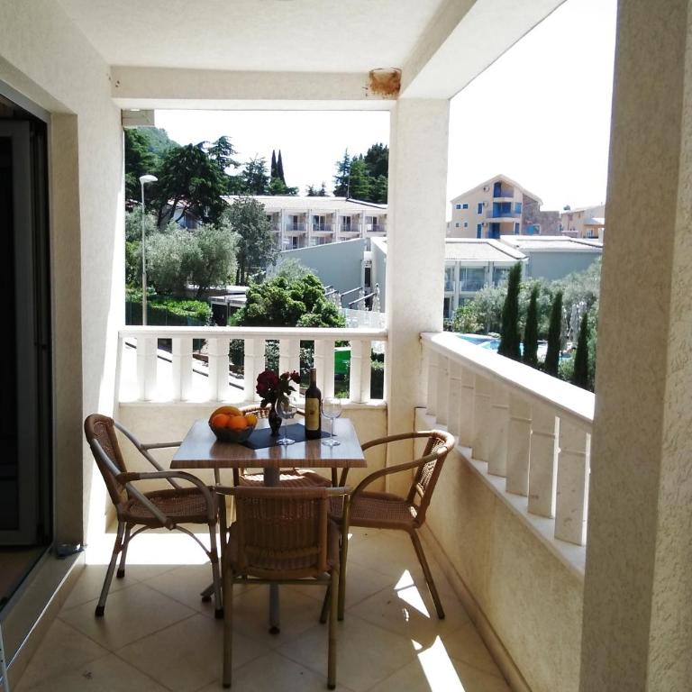 Vila V Lux Apartments - One-Bedroom Apartment with Partial Sea View - 4