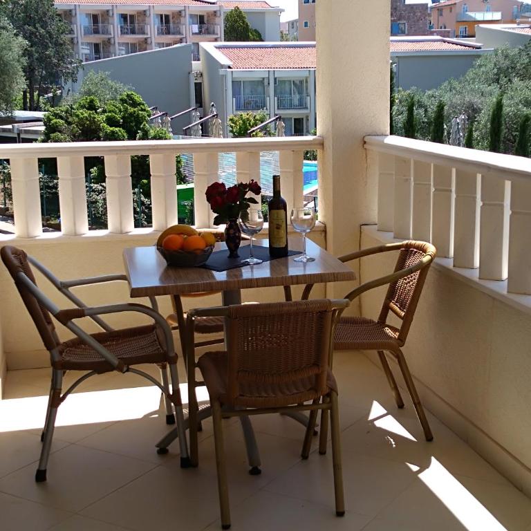 Vila V Lux Apartments - One-Bedroom Apartment with Partial Sea View - 2
