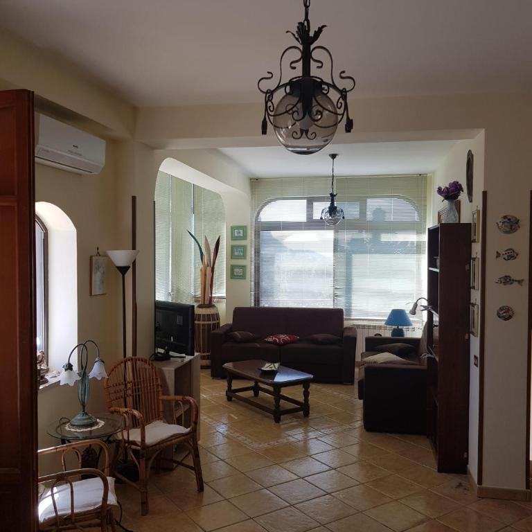 Villa del Golfo Urio with swimming pool shared by the two apartments it is essential to have a car - Villa mit Meerblick - 10