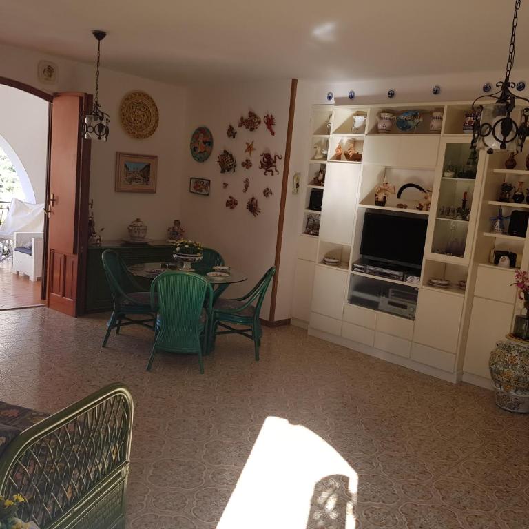 Villa del Golfo Urio with swimming pool shared by the two apartments it is essential to have a car - Villa mit Poolblick - 24