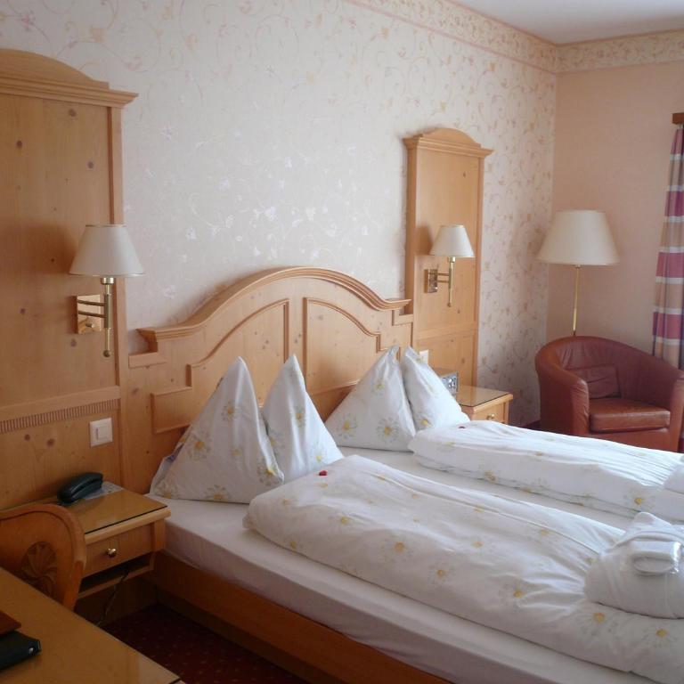 Hotel Cresta - Superior Doppel- oder Zweibettzimmer - 2