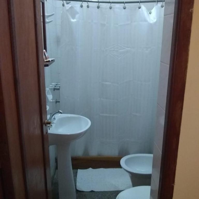 Azul Humahuaca Hostal - Habitación Familiar con baño privado - 6