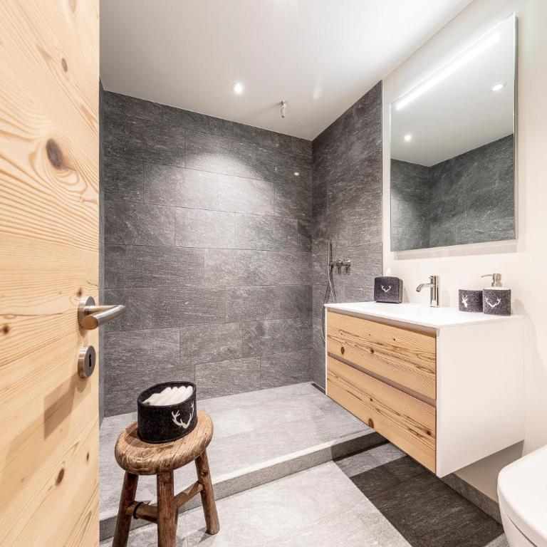 Unique Alpic style apartment in the heart of Davos - Deluxe Apartment - 9