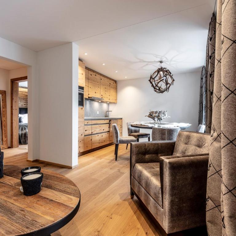 Unique Alpic style apartment in the heart of Davos - Deluxe Apartment - 13