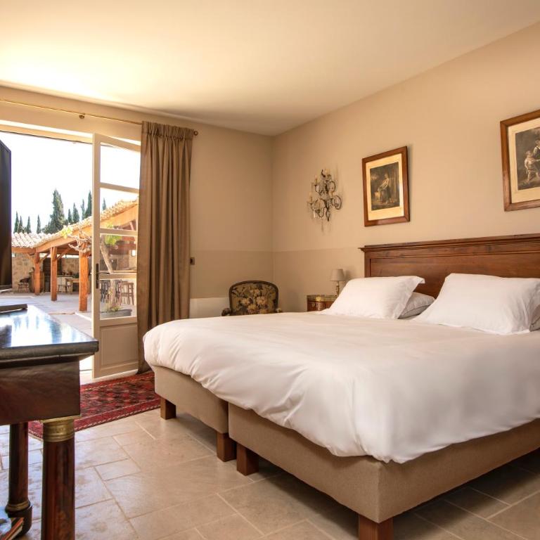 Domaine De La Chapelle - Chambre Lit King-Size avec Douche Accessible en Fauteuil Roulant - Adaptée aux Personnes à Mobilité Réduite - 3