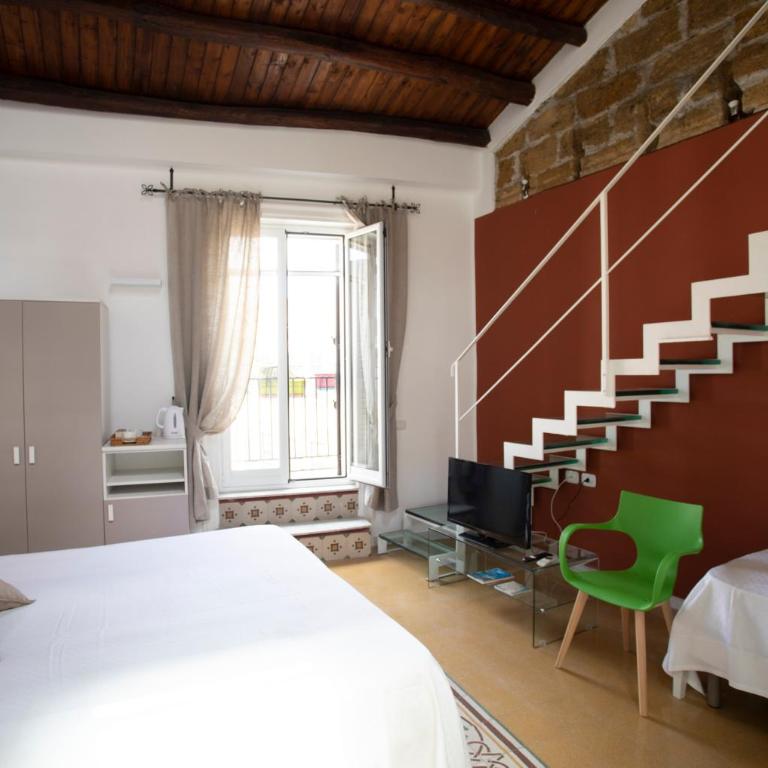 Rooms 19 B&B - Camera Tripla con Terrazza - 9