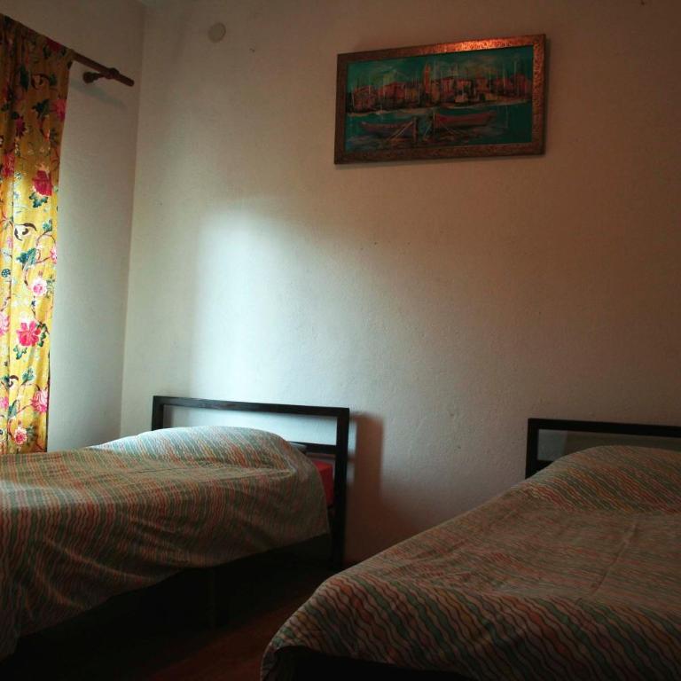 Hostel Anton - Dvokrevetna Soba sa Zasebnim Krevetima i Zajedničkim Kupatilom - 3