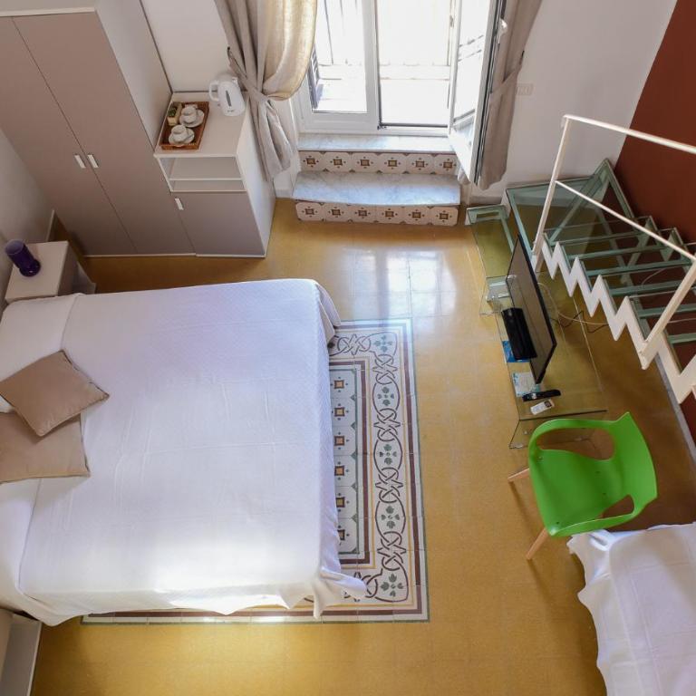 Rooms 19 B&B - Camera Tripla con Terrazza - 16
