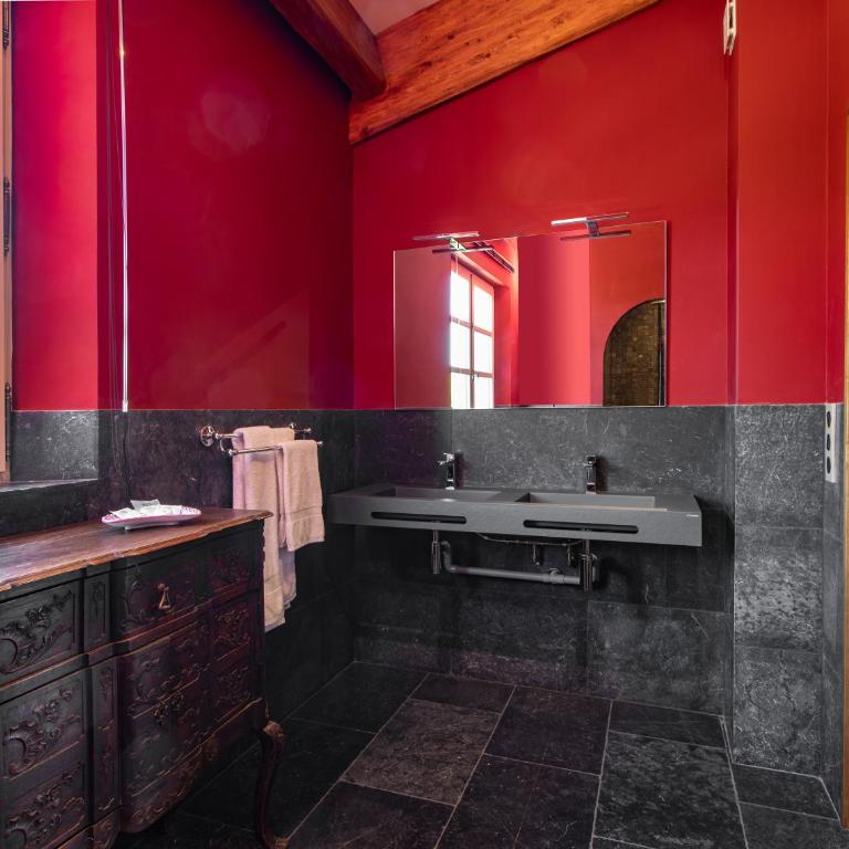 Domaine De La Chapelle - Chambre Triple - Vue sur la Piscine - 1