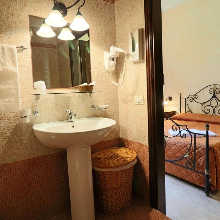 Dimora Relais Excelsa - Camera Matrimoniale Deluxe con Vista Giardino - 5