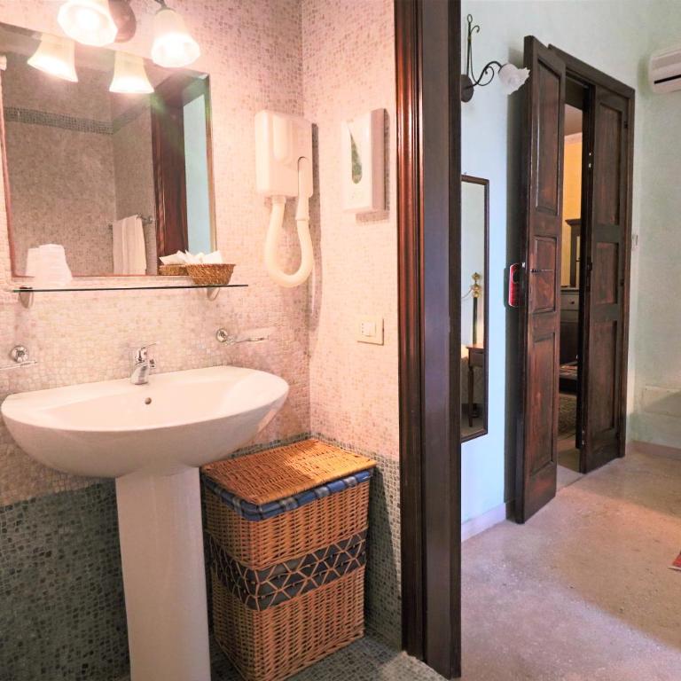 Dimora Relais Excelsa - Camera Matrimoniale Deluxe con Vista Giardino - 1