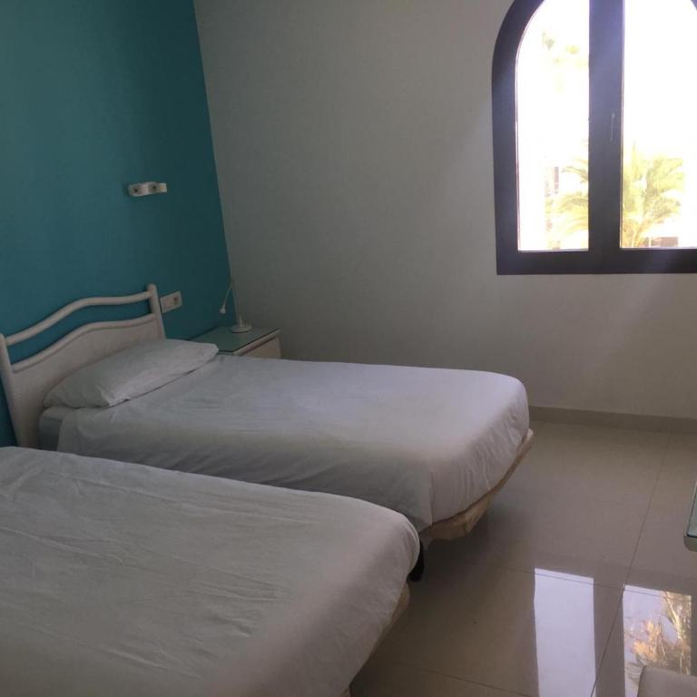 DARUMA APARTMENTS 3-Bedroom Penthouse with Sea Views - Three-Bedroom Apartment - 22