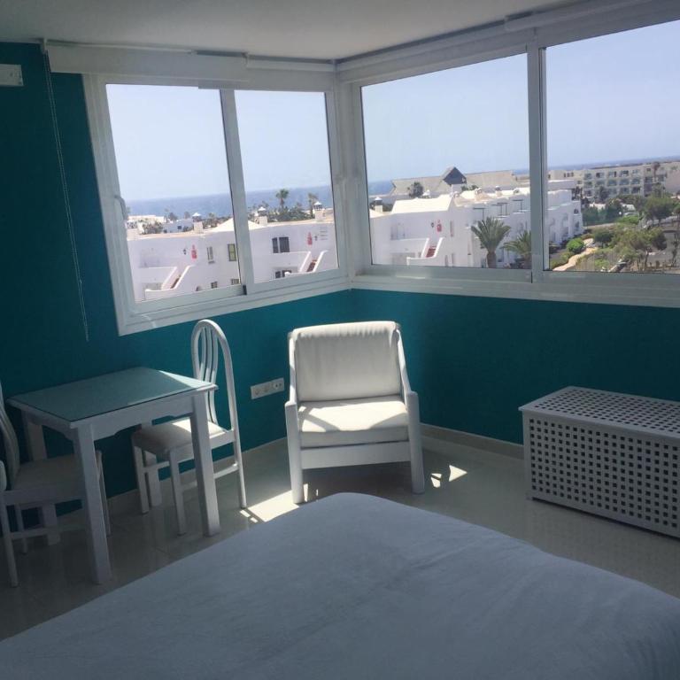 DARUMA APARTMENTS 3-Bedroom Penthouse with Sea Views - Three-Bedroom Apartment - 13