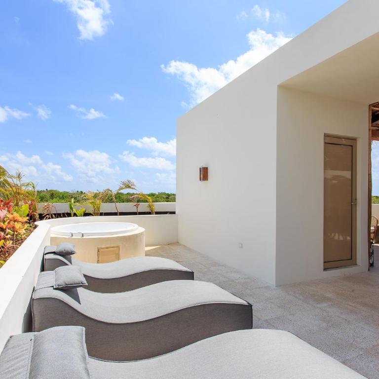 Charming Nature-Inspired Condos with Sultry Surroundings by Stella Rentals - Superior Apartment - 4