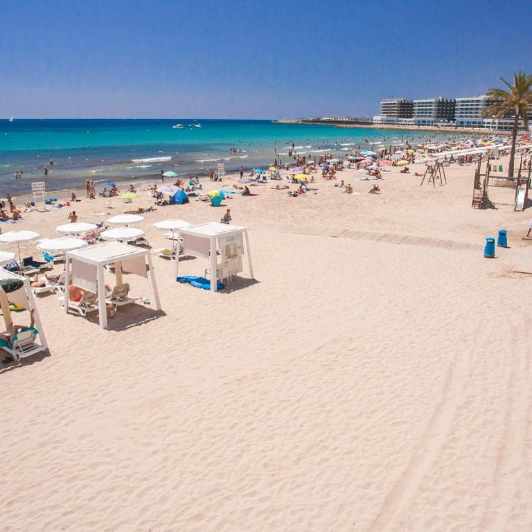 COLLECTION CITY - Bed & Breakfast, Alicante Center I Cocina & Amplia Terraza - Triple Room with Private External Bathroom - 16
