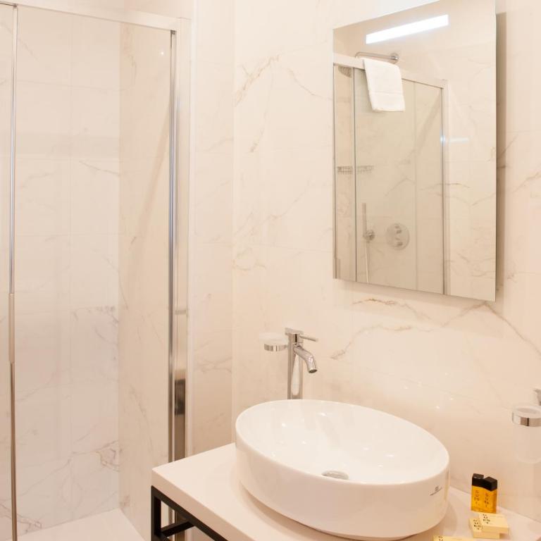 Amendola Central Station - Deluxe Double Room - 17