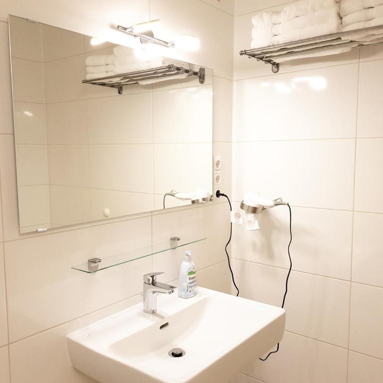 Aparthotel Pan Haus - Dreibettzimmer mit Bergblick - 1