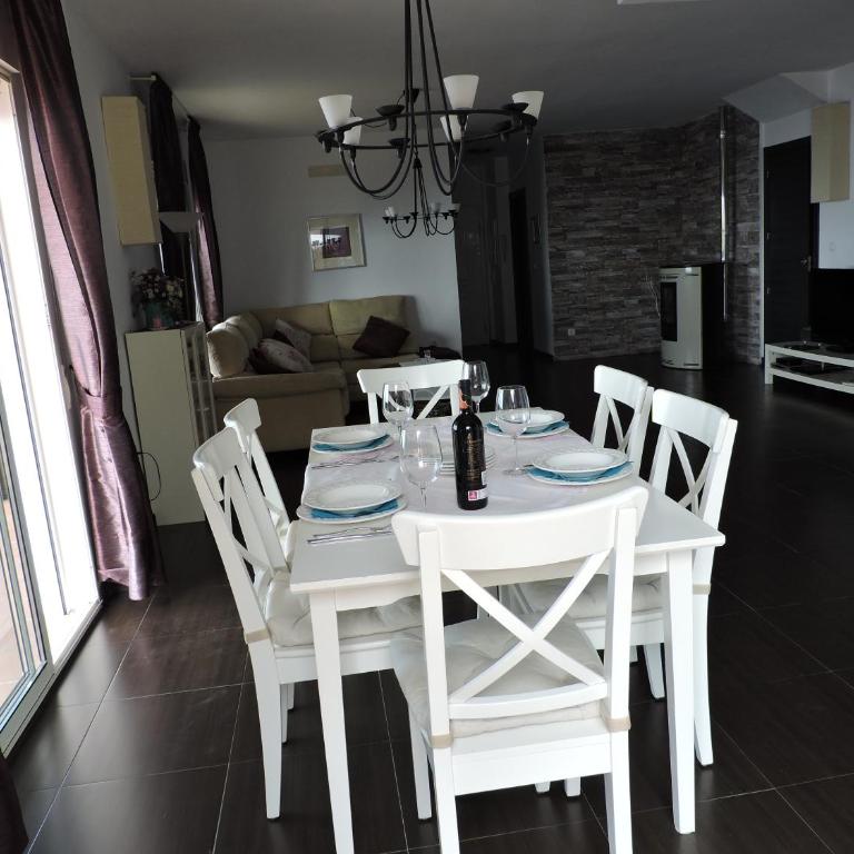 Villa Romantika - Three-Bedroom Villa - 12