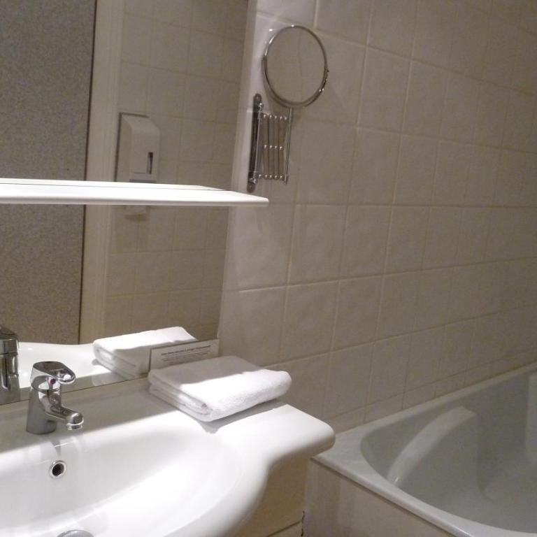 Midland Hôtel - Restaurant Le Derby's - Chambre Lits Jumeaux Standard avec Baignoire - 2