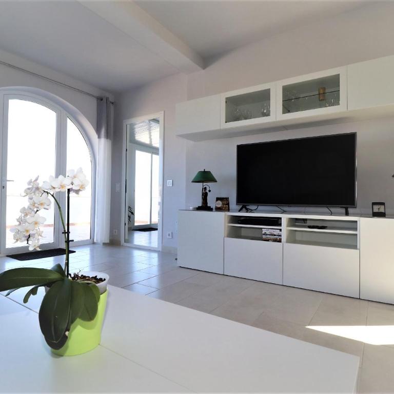 Miramar El Faro - One-Bedroom Apartment - 11