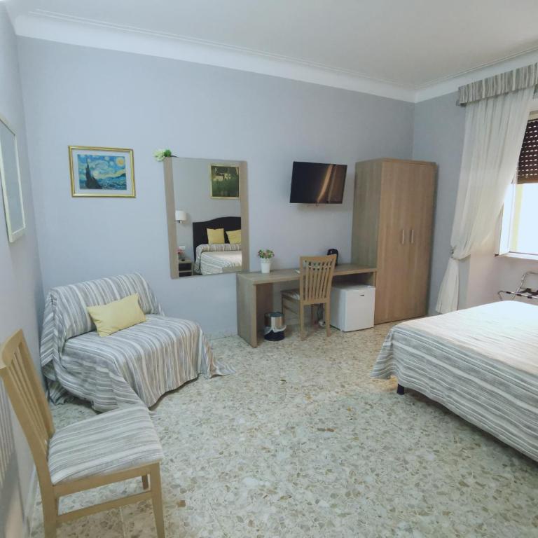 St. Anthony Guest House - Camera Matrimoniale Deluxe con Doccia - 3