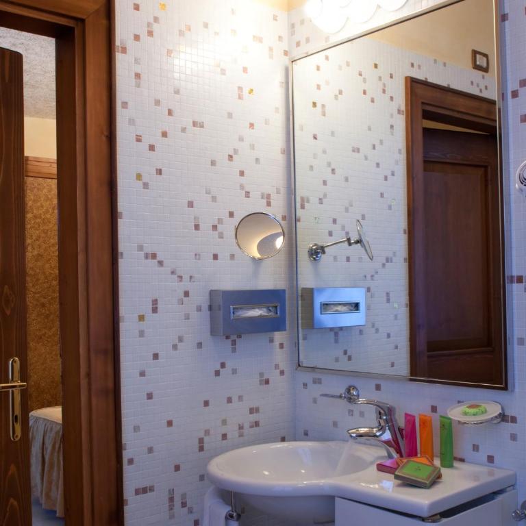 Hotel Villa Giulia - Standard Double or Twin Room - Dependance - 4
