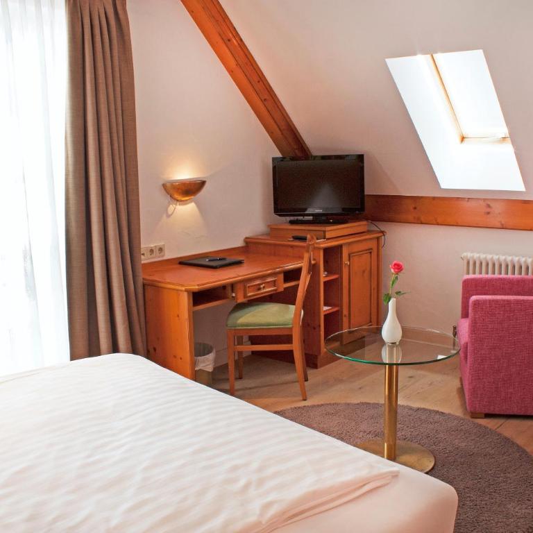 Hotel Bayerischer Hof - Doppelzimmer mit Queensize-Bett - 1,60 m breit (hauptsächlich Nebengebäude) - 7