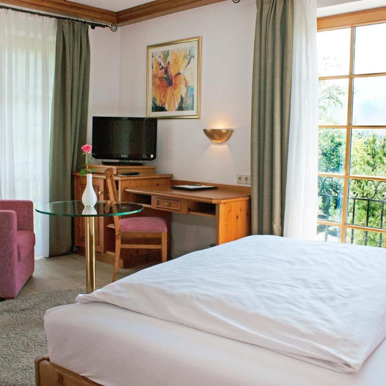 Hotel Bayerischer Hof - Doppelzimmer mit Queensize-Bett - 1,60 m breit (hauptsächlich Nebengebäude) - 4